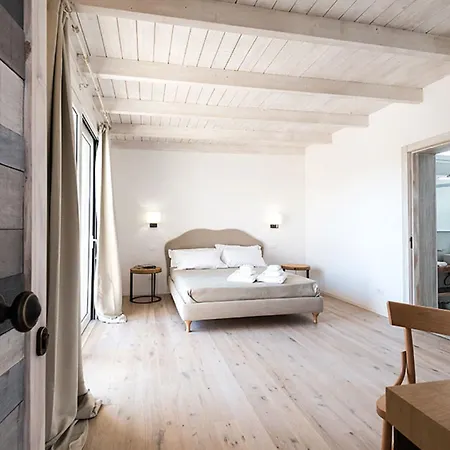 לינה וארוחת בוקר Il Palazzotto Di Luca Luxury לצ'ה